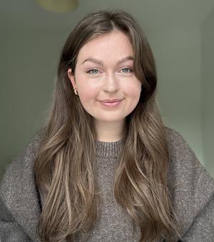 chloe hooper image